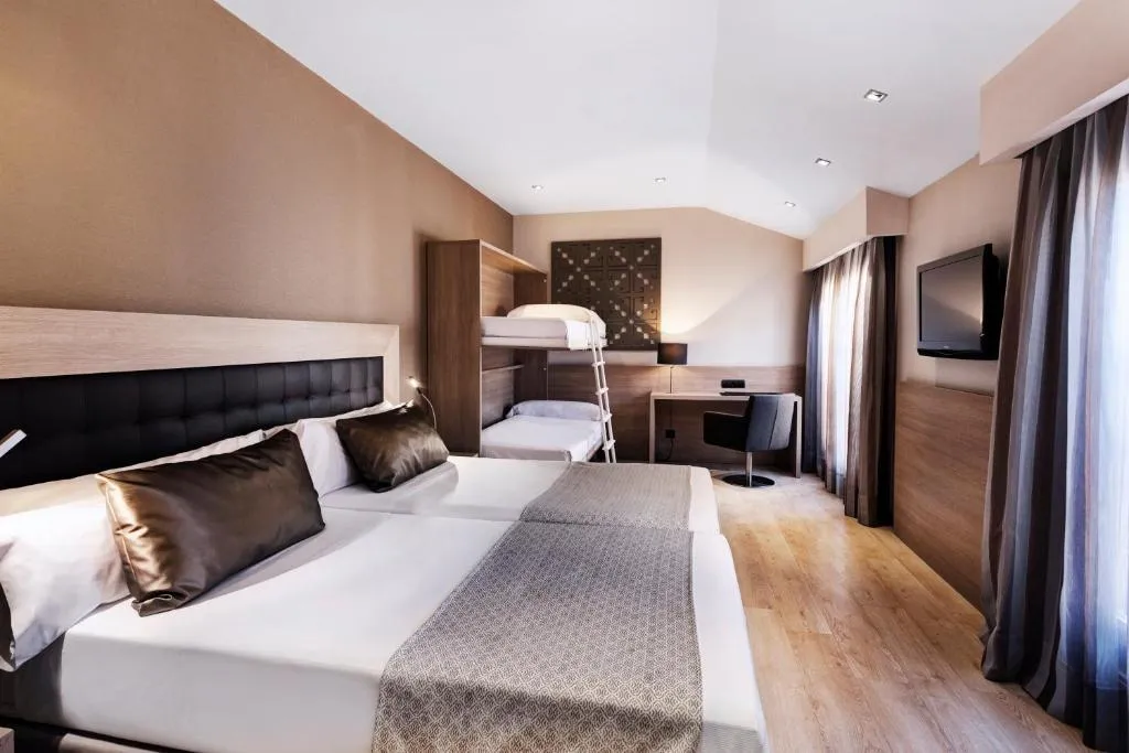 FAMILY ROOM STANDARD Room, Catalonia Atocha, Madrid
