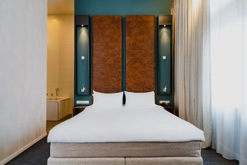 JUNIOR SUITE STANDARD Room, Hotel De Hallen, Amsterdam