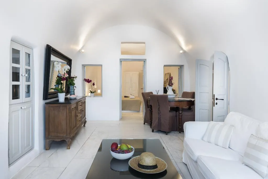 VILLA DELUXE WITH JACUZZI Room, Armeni Luxury Villas, Santorini