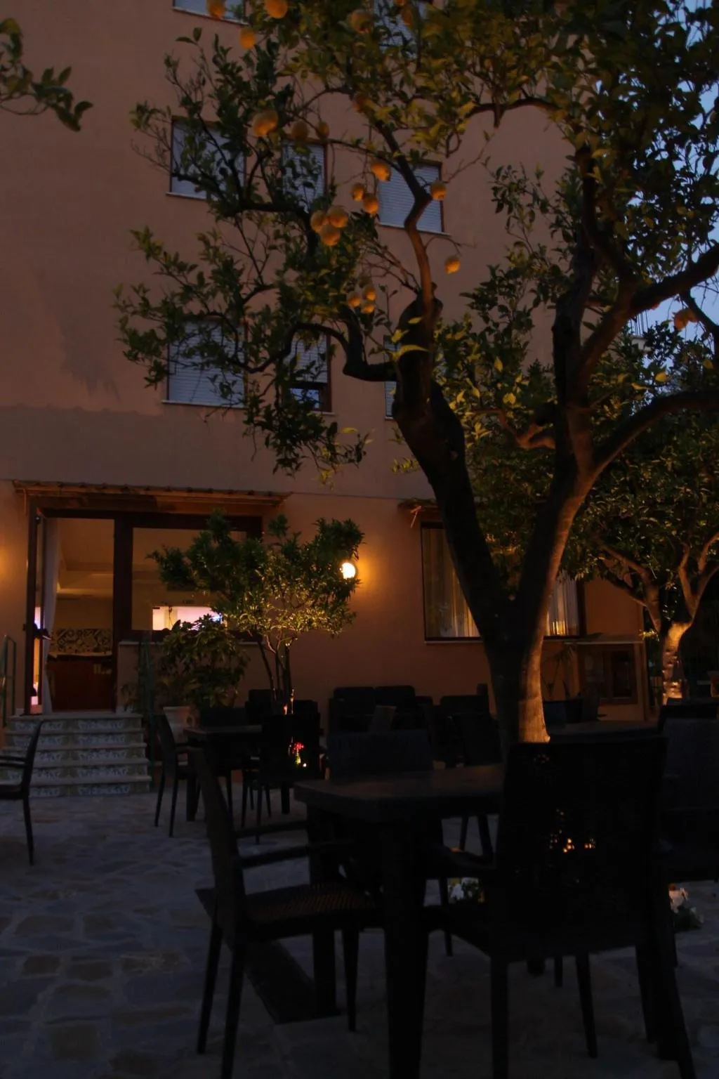 Terrace, Leone, Naples