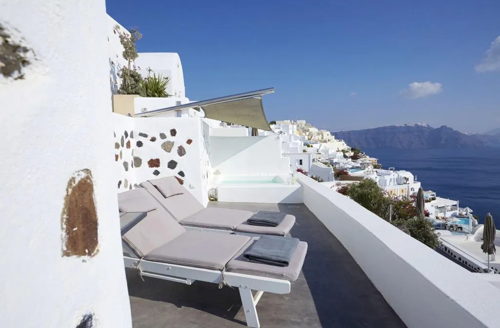 SUITE DELUXE WITH JACUZZI Room, Atrina Canava 1894 Hotel, Santorini