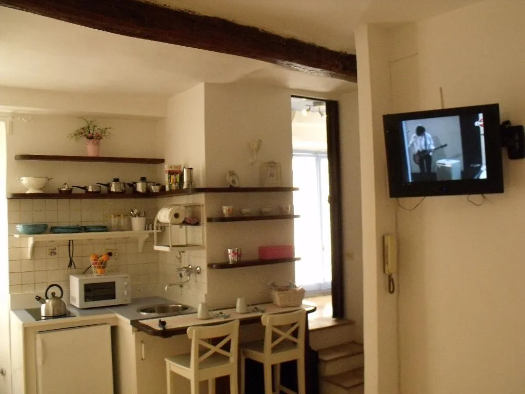 STUDIO STANDARD Room, Guest House Ventisei Scalini A Trastevere, Rome
