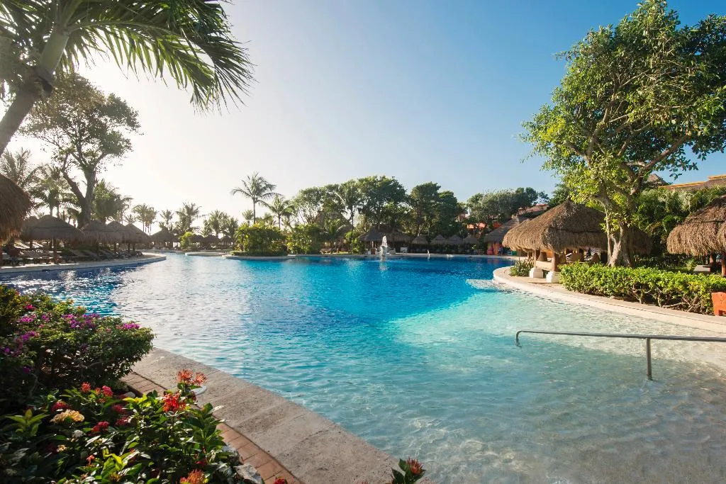 Pool, Iberostar Waves Tucan All Inclusive, Cancun Area