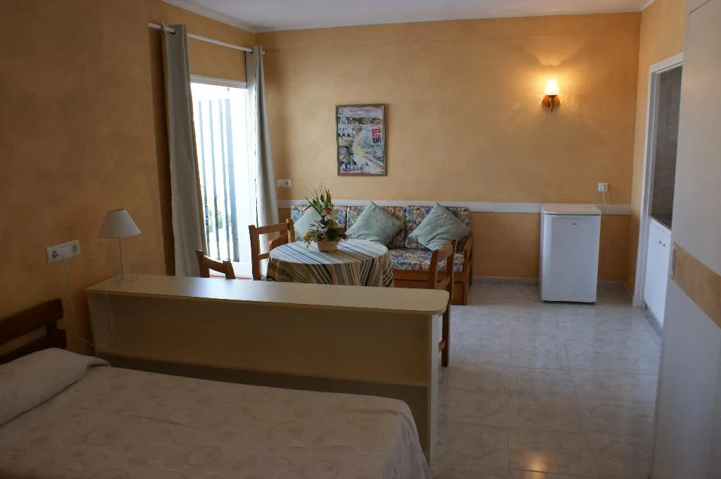 STUDIO CAPACITY 3 Room, Vistamar, Menorca