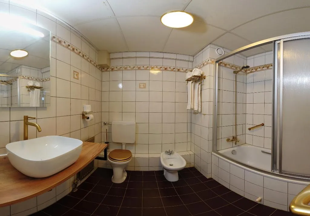 TWIN SUPERIOR LAKE VIEW Room, Hotel Spaander BW Signature Collection, Amsterdam