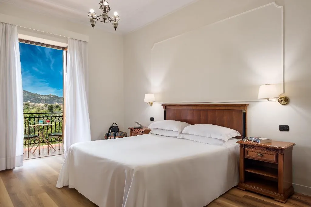 Double or Twin CLASSIC WITH BALCONY Room, Majestic Palace, Naples