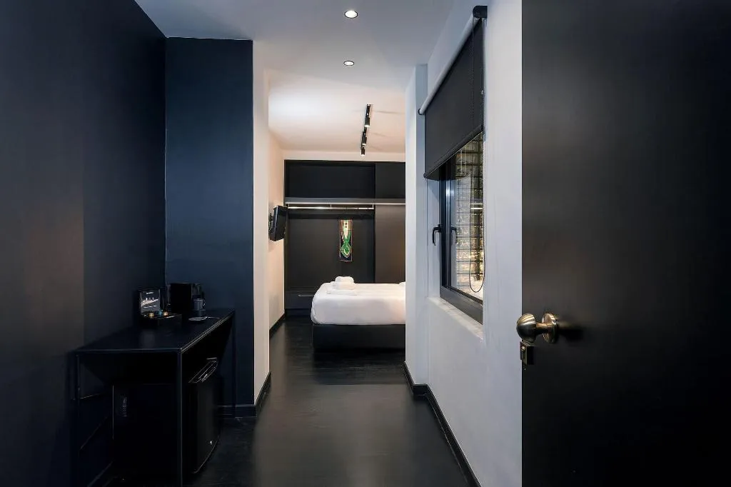 Room, Nin&Bau Sarri 2, Athens