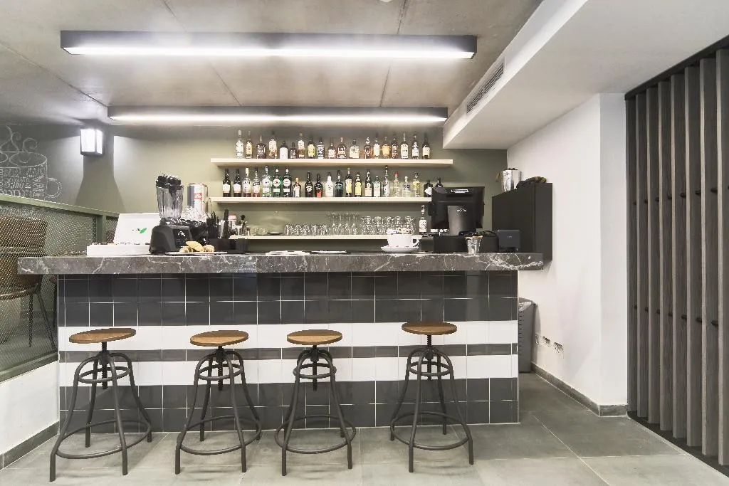 Bar, Mr. Todd Hotel, Malta
