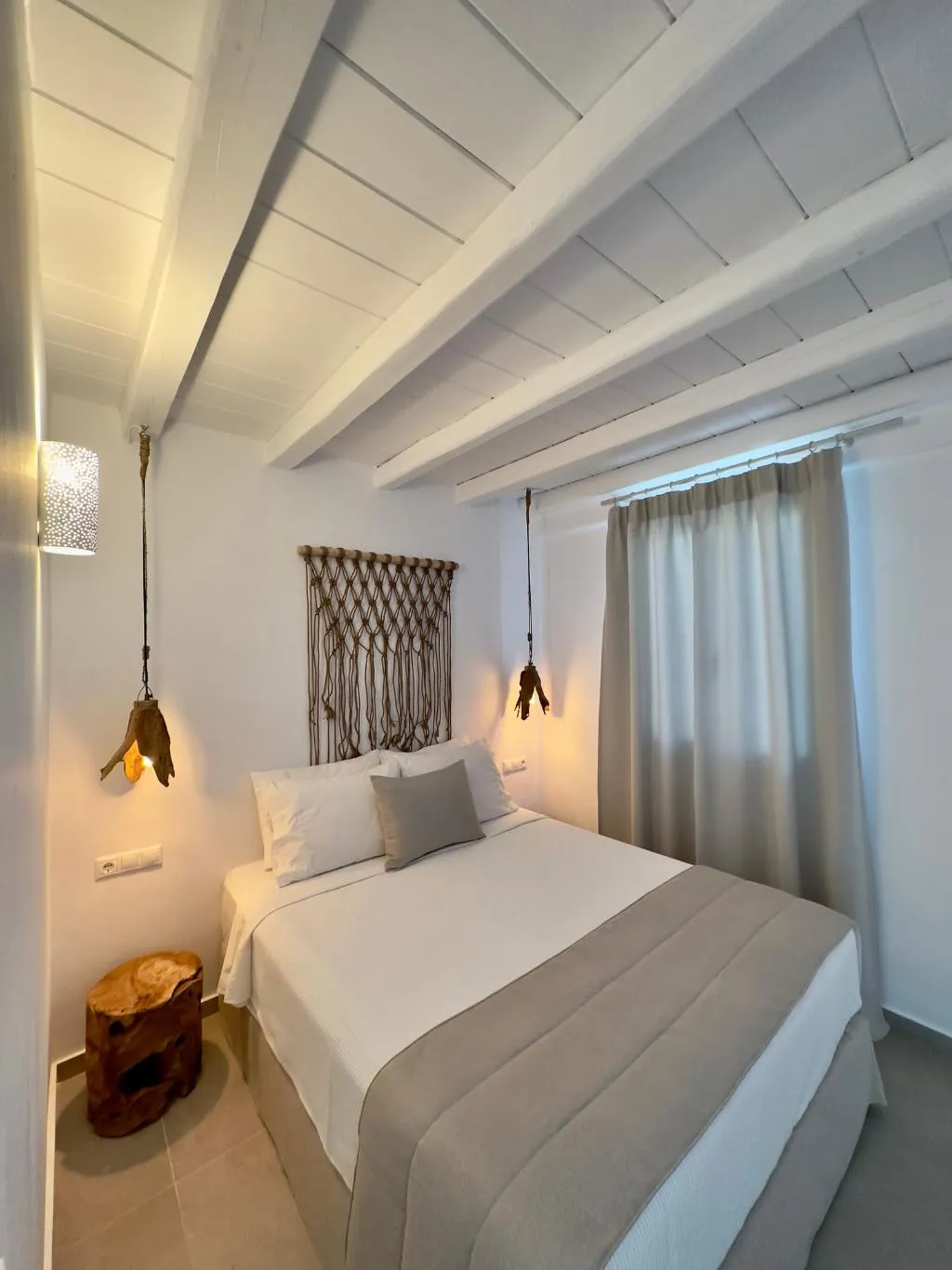 SUITE QUEEN SIZE BED Room, Sofos Suites Mykonos, Mykonos