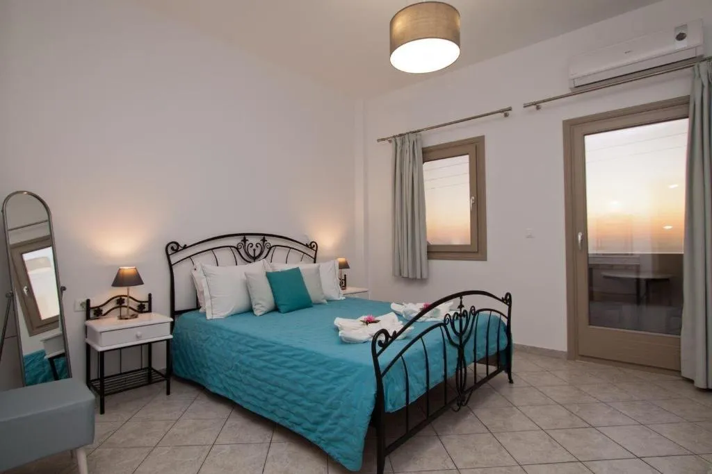 Room, Nemesis, Santorini