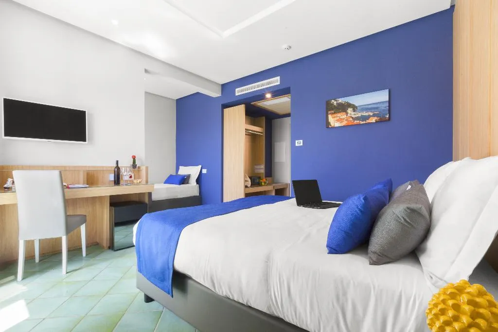 TRIPLE STANDARD Room, O Sole Mio, Naples