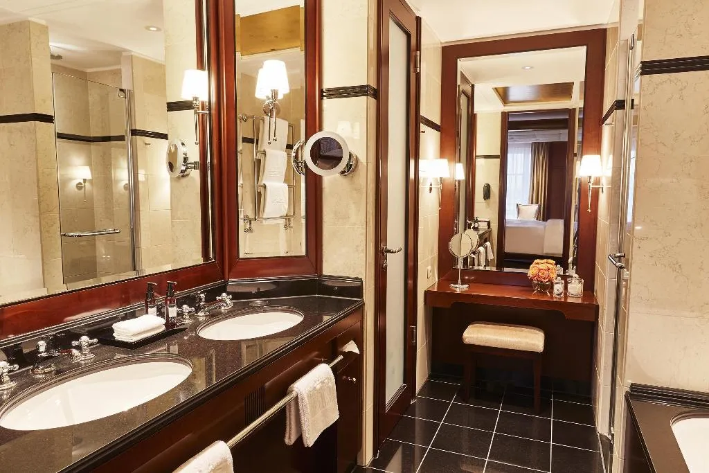 Double or Twin DELUXE Room, Adlon Kempinski Berlin, Berlin