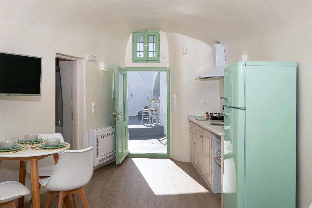 APARTMENT ONE BEDROOM ONE BATHROOM Room, White Orchid Cave House & Studio, Santorini