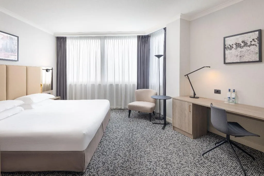 DOUBLE PREMIUM KING BED Room, Crowne Plaza Milan Linate, Milan