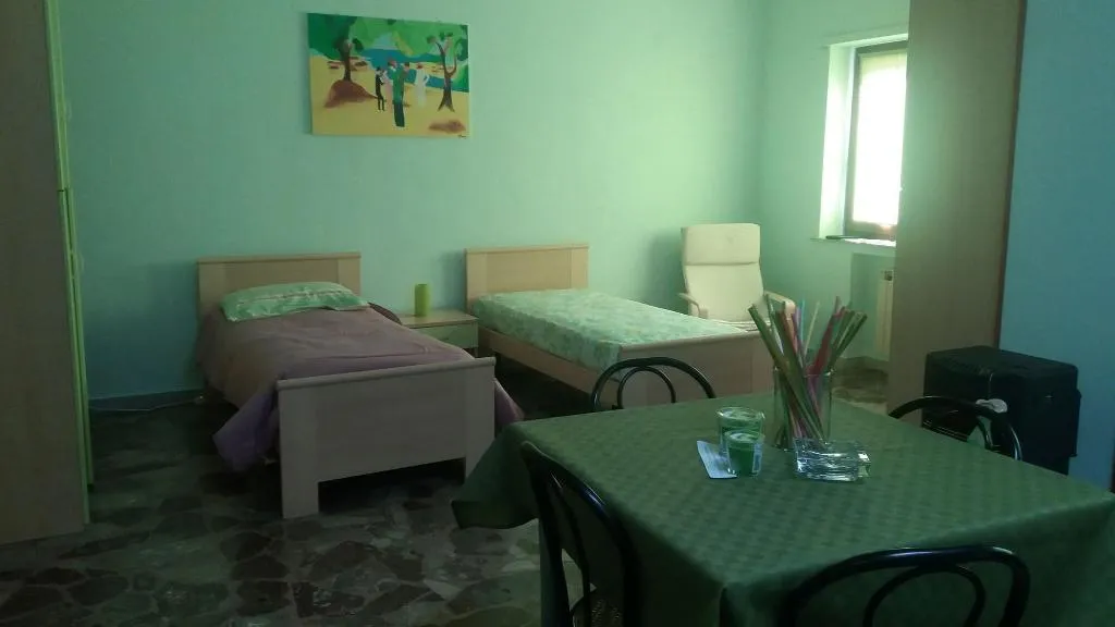 Room, B&B Central City, Naples