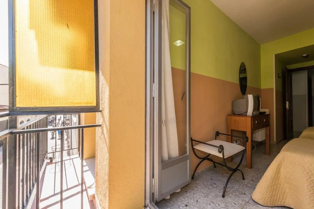 Room, Hostal Arkanta, Madrid