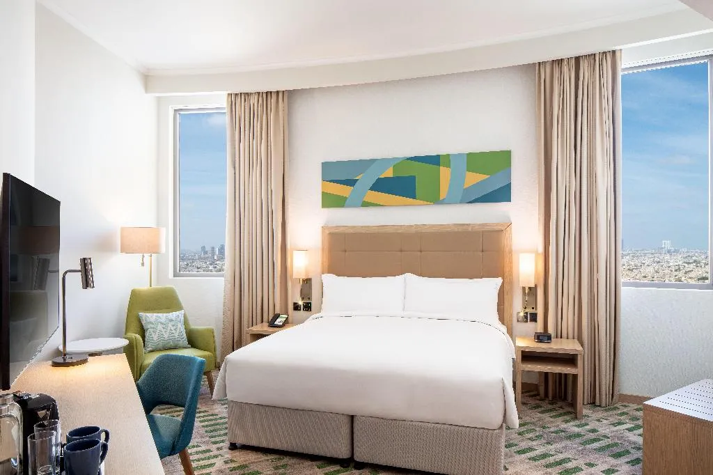 DOUBLE KING BED SMOKING Room, Holiday Inn Hotel & Suites Dubai Science Park, Dubai