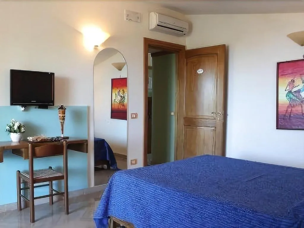 Room, Le Due Sirene, Naples