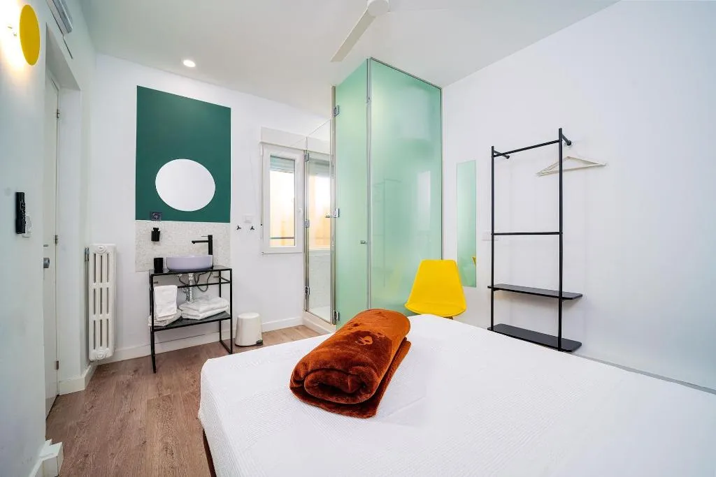 Room, Angelitomad, Madrid