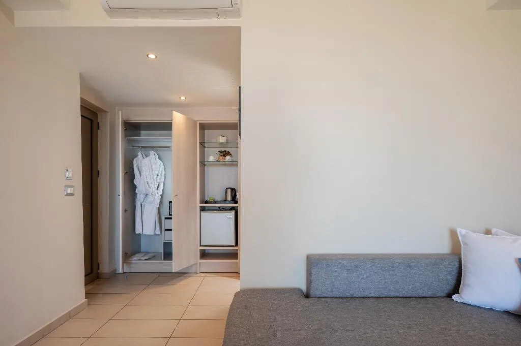 DOUBLE DELUXE SEA VIEW Room, Royal & Imperial Belvedere Resort, Crete
