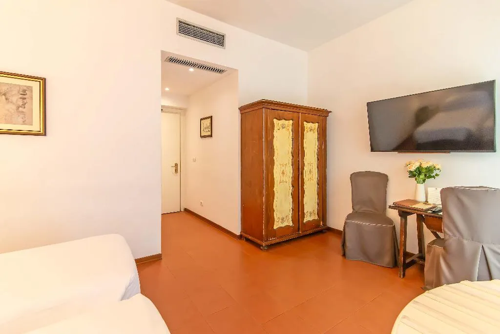 Double or Twin SUPERIOR Room, Machiavelli Palace, Florence