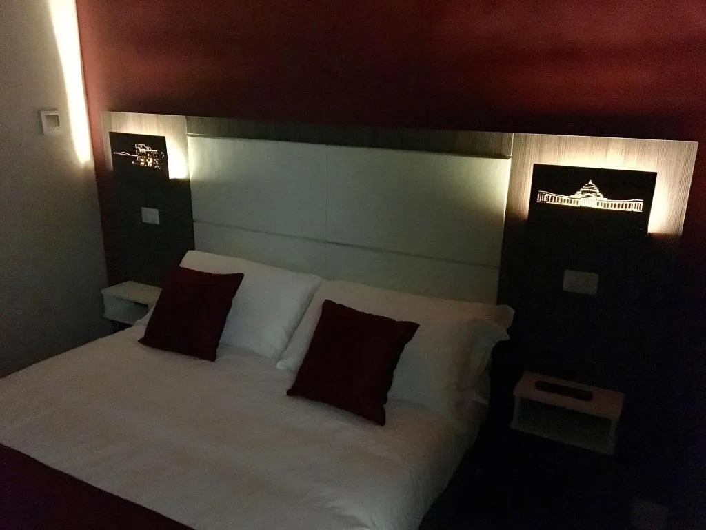 Room, Duomo Residence, Naples