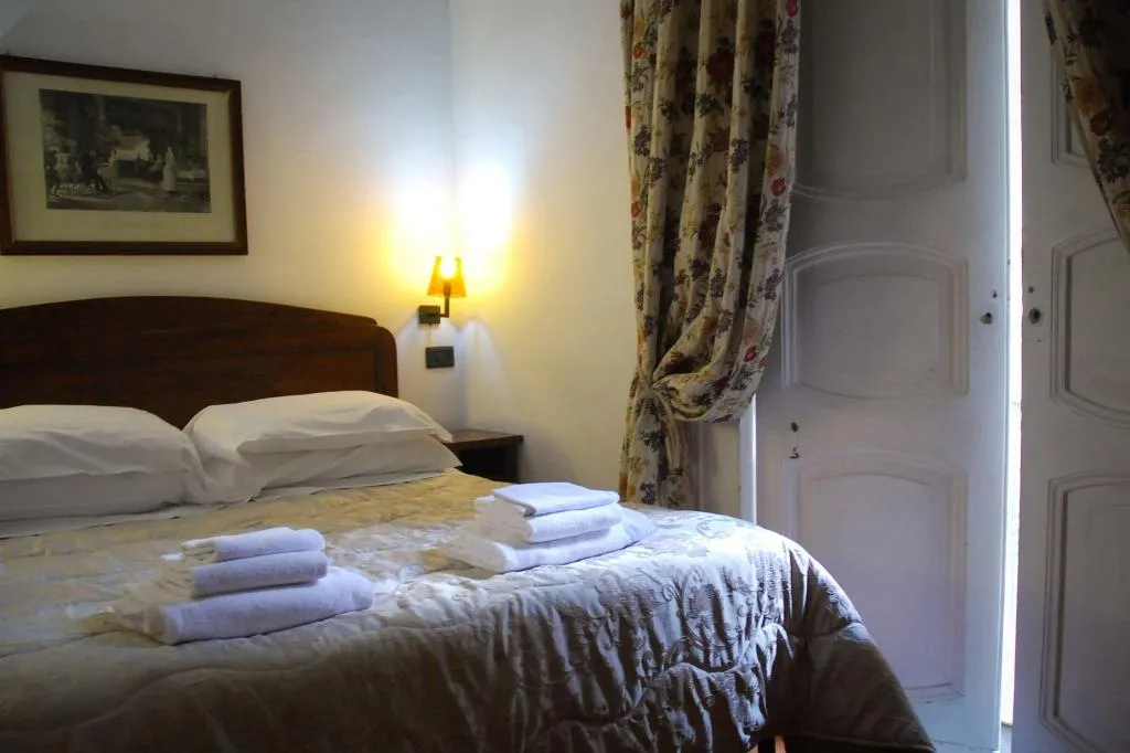 Room, La Locanda Dell Arte, Naples