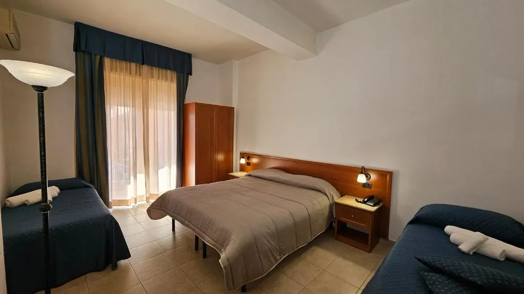 QUADRUPLE ONE BEDROOM ONE BATHROOM Room, GH Hotel & Restaurant, Palermo