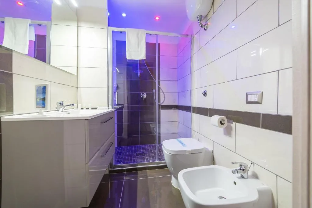Room, Be Italian Bovio Flats, Naples