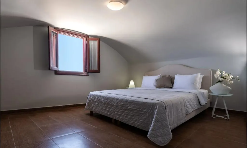 SUITE CAPACITY 4 Room, splendour hotel and suites, Santorini