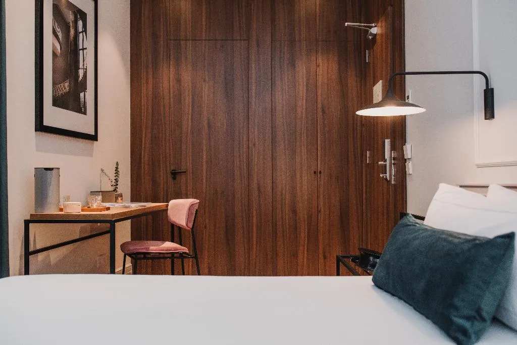 DOUBLE SINGLE USE STANDARD Room, Room Mate Collection Helen Berger, Valencia