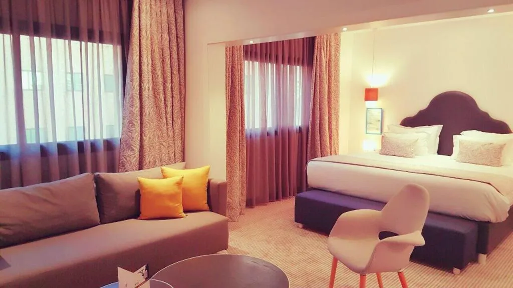 Room, Lac Leman, Tunisia