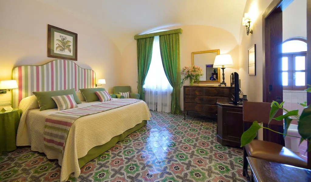 Double or Twin DELUXE Room, Villa Cimbrone, Naples