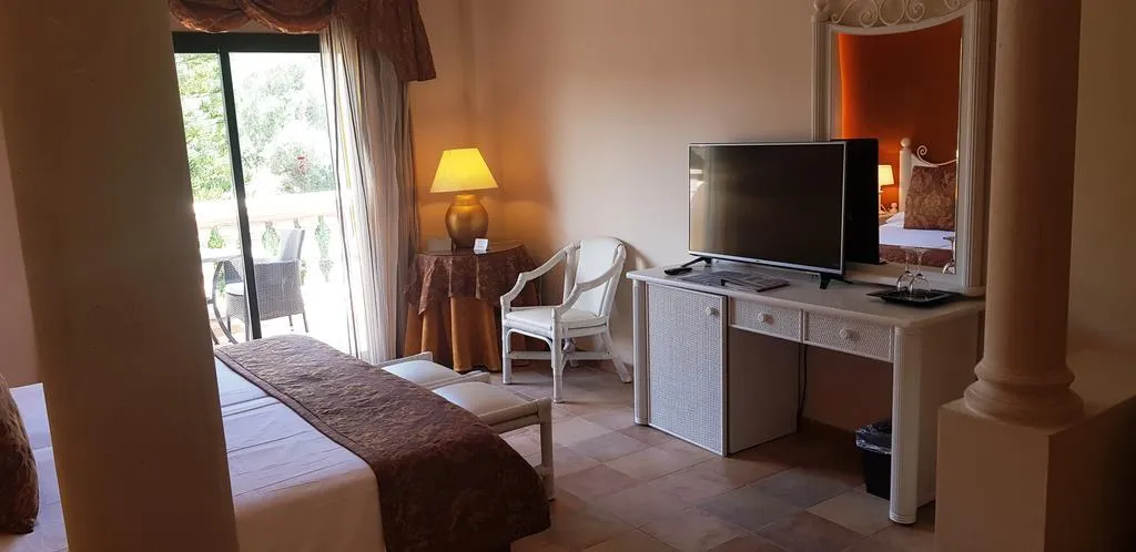 JUNIOR SUITE PREMIUM Room, Lago Garden Apart-suites & Spa Hotel, Majorca