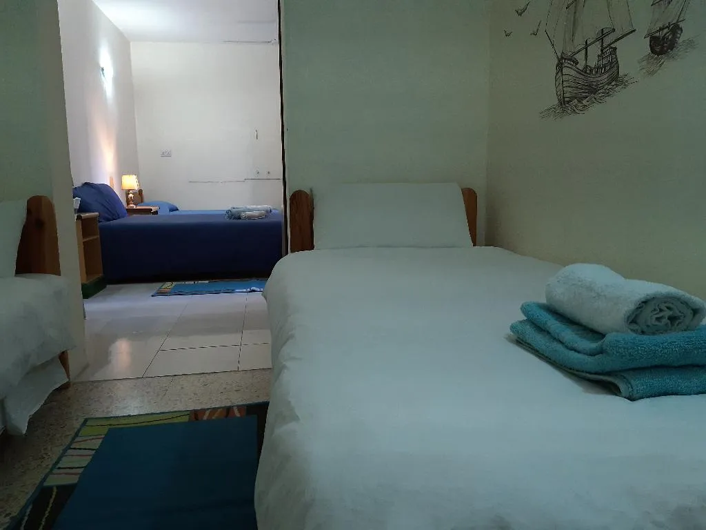 FAMILY ROOM COMFORT Room, Tarona Guesthouse, Malta