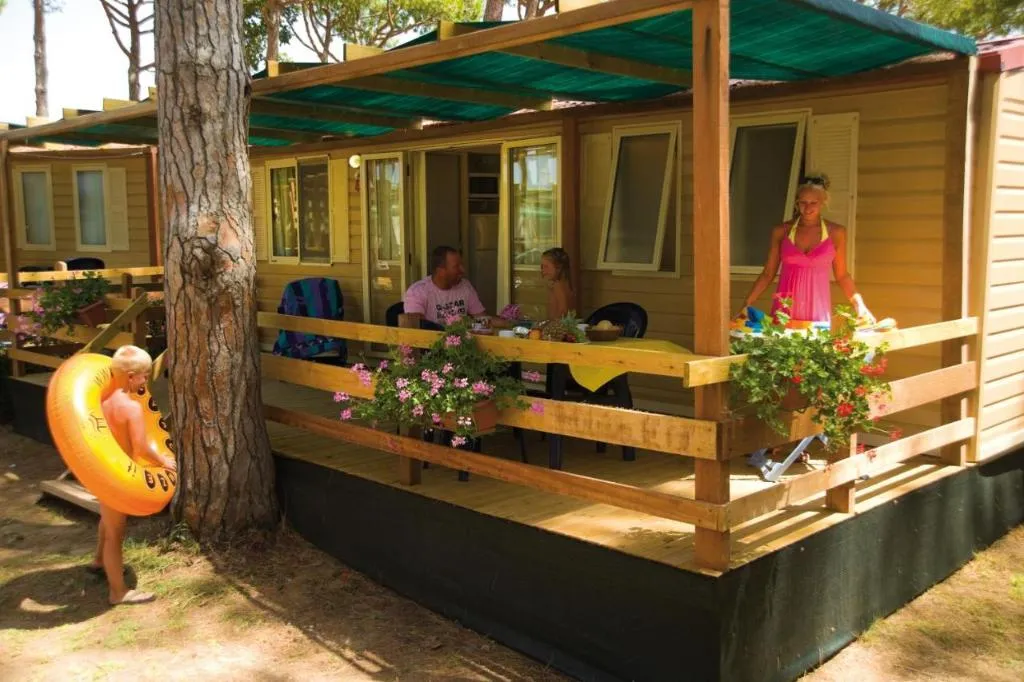 CHALET CAPACITY 5 Room, hu I Pini Village, Rome