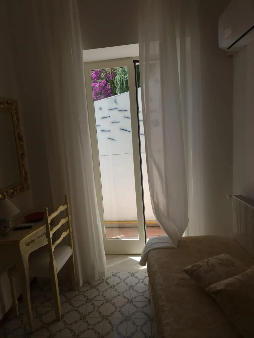 TRIPLE STANDARD Room, La Perla, Naples