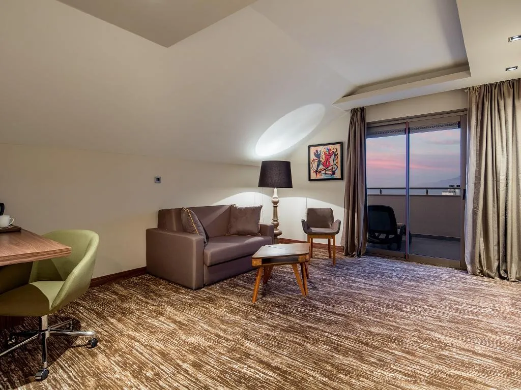SUITE QUEEN SIZE BED Room, Holiday Inn Antalya Lara, Antalya