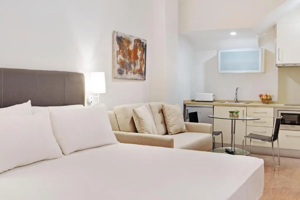 STUDIO CAPACITY 1 Room, Apartamentos Metrópolis Sevilla, Seville