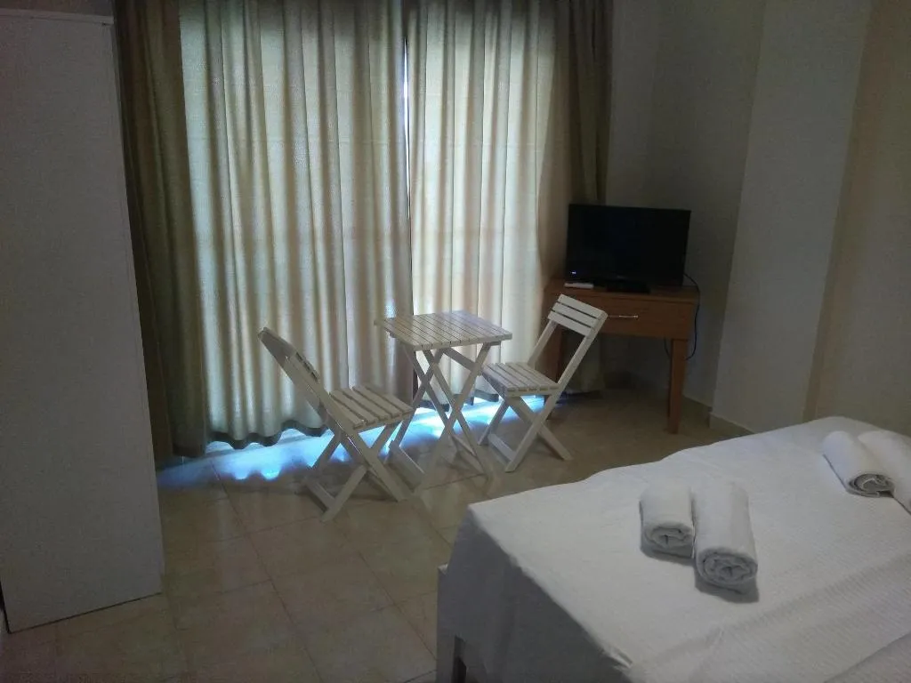 Room, Grandma's Garden, Dalaman