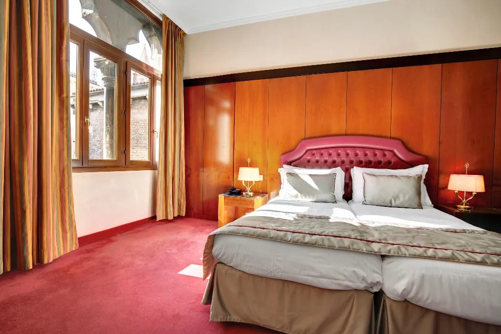 DOUBLE DELUXE Room, Dona Palace, Venice