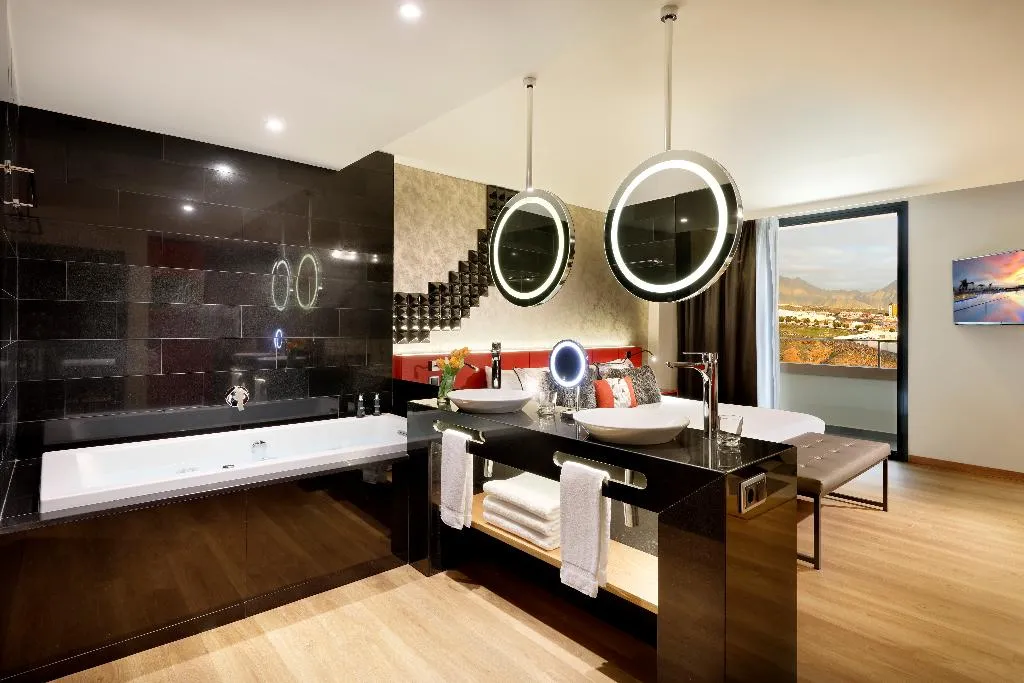 STUDIO CAPACITY 3 Room, Hard Rock hotel Tenerife, Tenerife