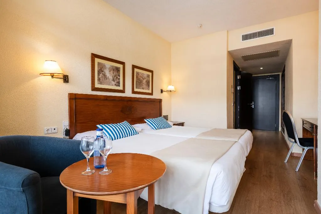 TRIPLE COMFORT Room, Leonardo Torremolinos Costa del Sol, Costa Del Sol