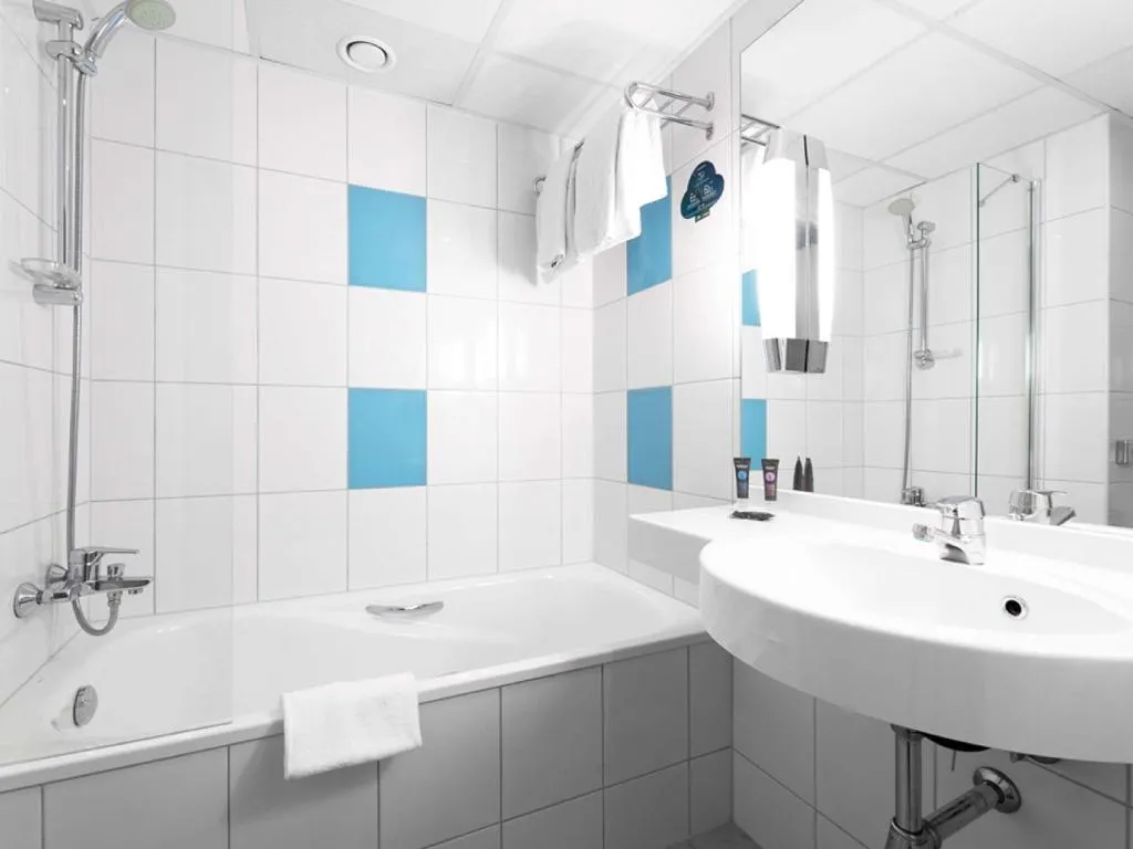 DOUBLE SUPERIOR Room, Novotel Krakow City West, Krakow
