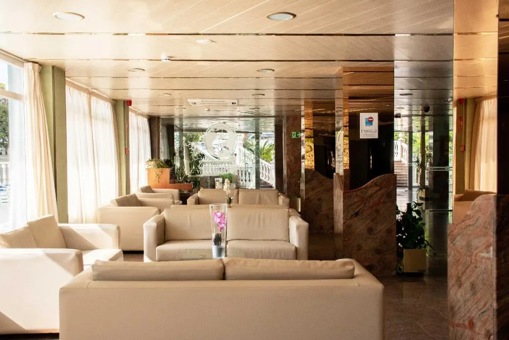 Lobby, Santa Monica, Costa Dorada