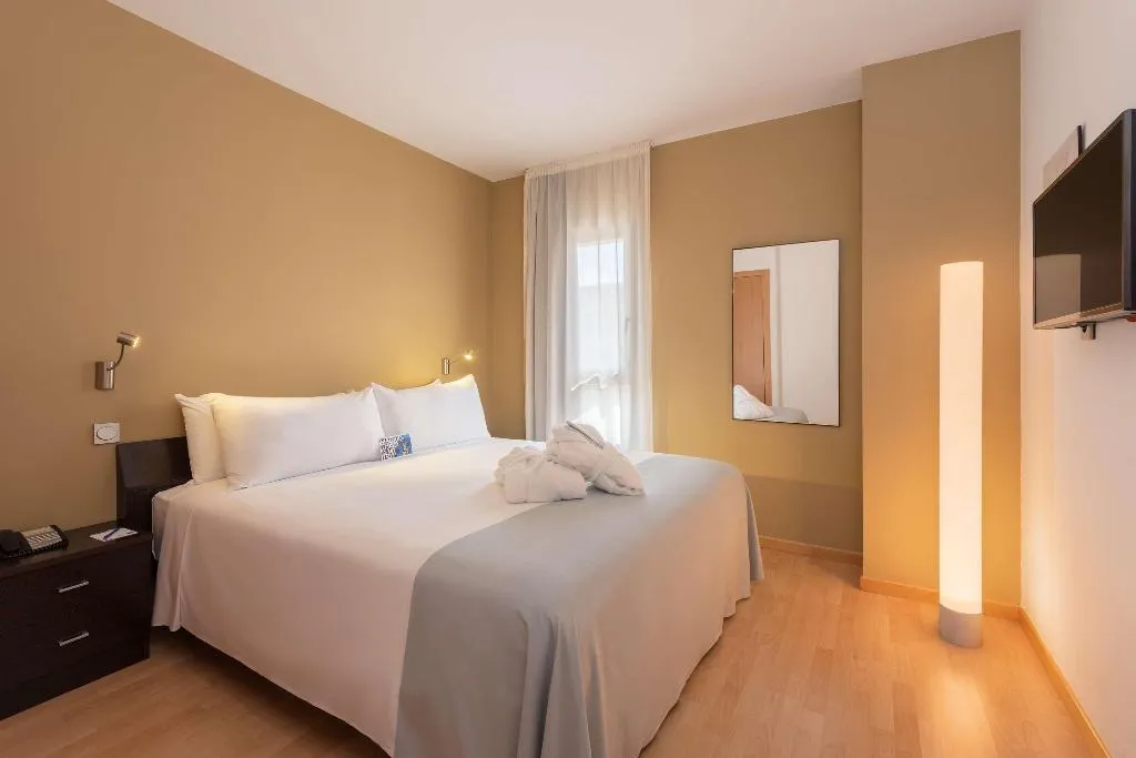 Room, Madrid Airport Suites Affiliated By Melia, Madrid