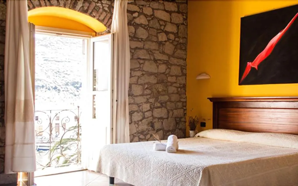 Room, Corte Fiorita, Alghero