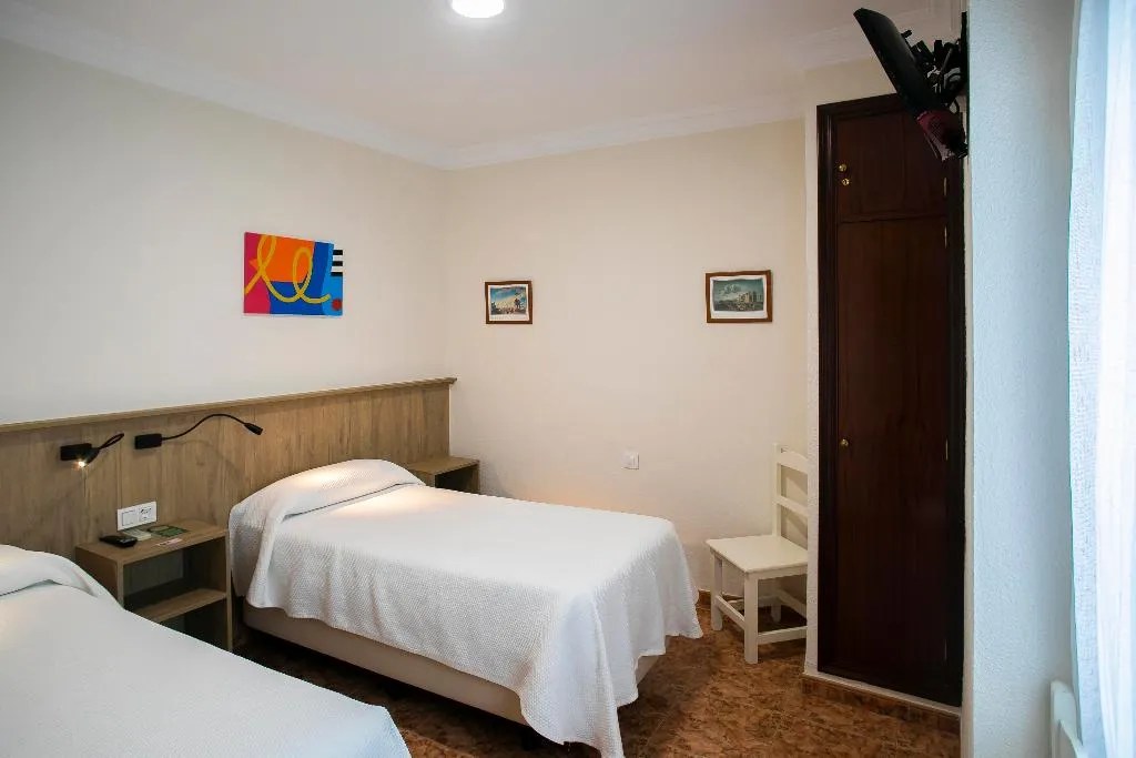 DOUBLE WITH DOUBLE BED Room, Pensión dulces sueños, Seville