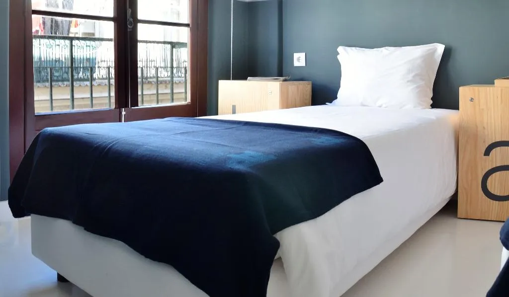 Bed in dormitory CAPACITY 2 Room, Hostel4U, Lisbon