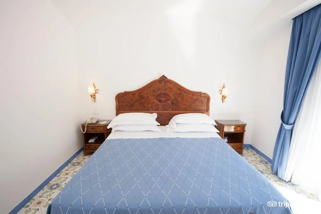 Double or Twin SUPERIOR GARDEN VIEW Room, Grand Hotel la Favorita, Naples